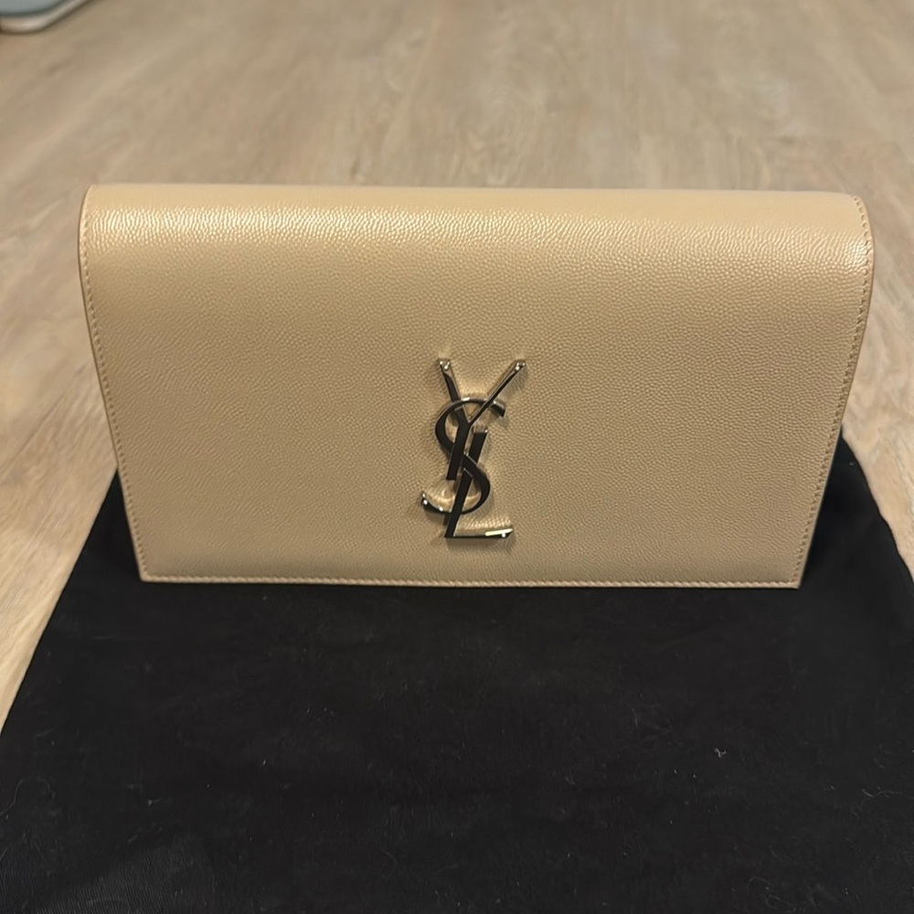 YSL Classic Monogram Clutch Leather
Classic Monogram Clutch Leather / neutral